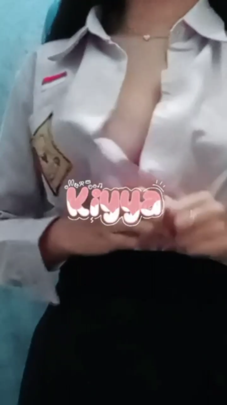 Nonton Kiyya pulang sekolah langsung otw ke kamar mandi
