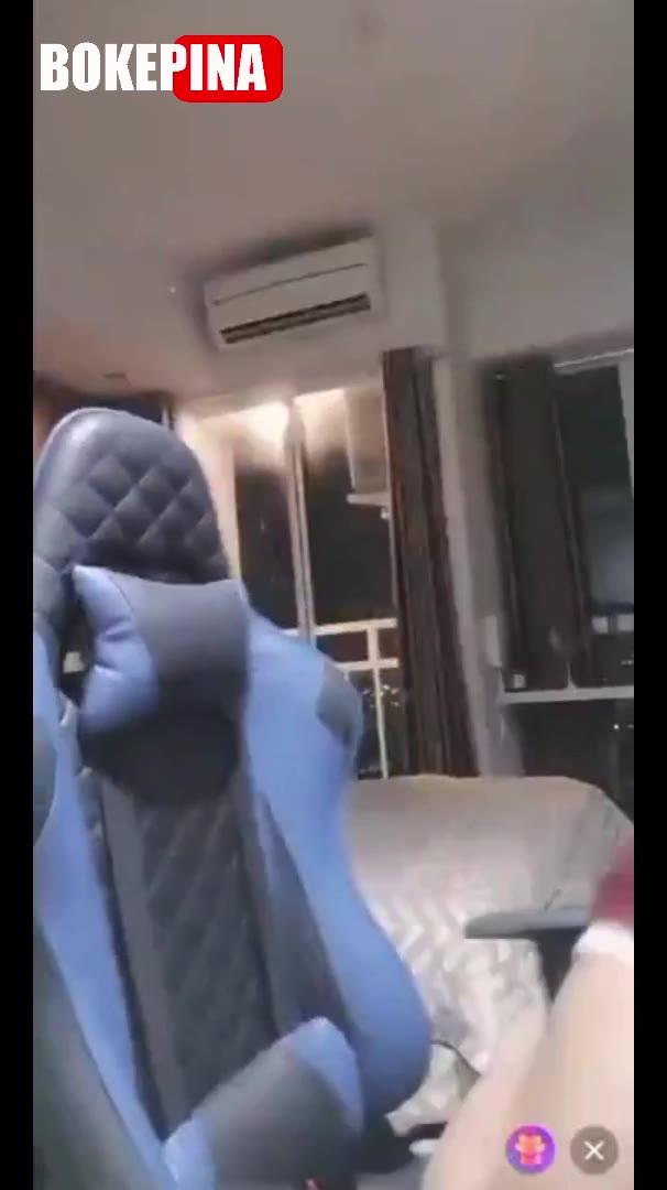 Miyuki Pamer Belahan Bikin Sange