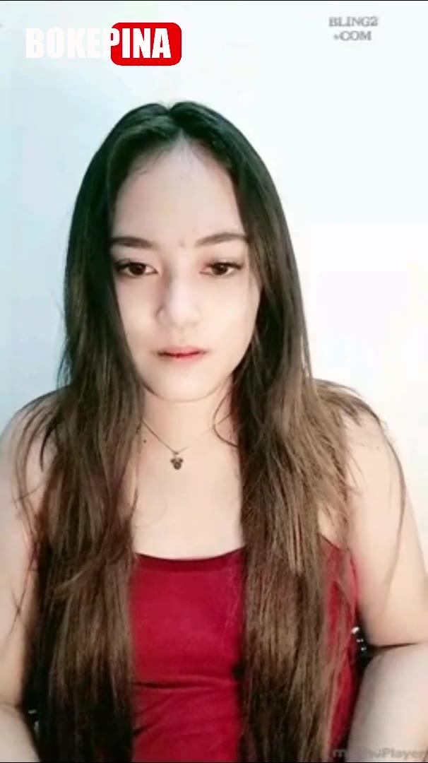 Renata Mendesah sambil Remas Buah Dada