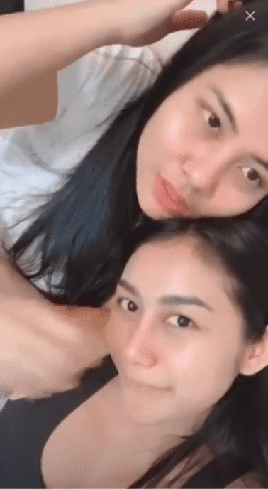 tante cantik lesbian
