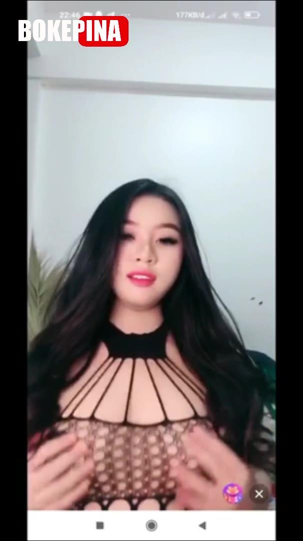 Miss Helena Seksinya Bikin Tegang
