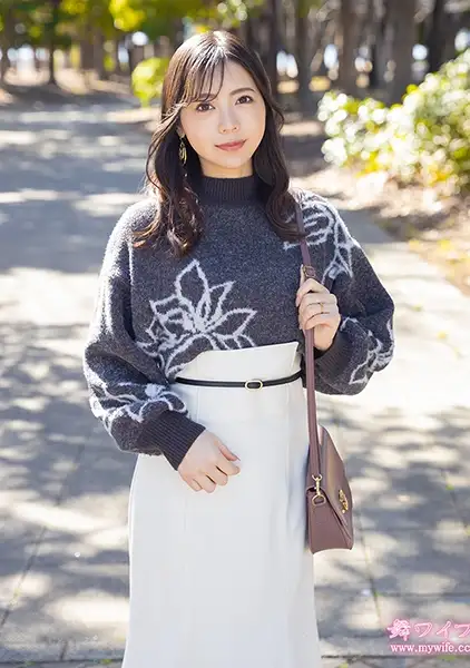 292MY-1007  Is Active As A Fashion Designer. When You Think Of A Designer, You Think Of Someone With An Unusual Outfit. -