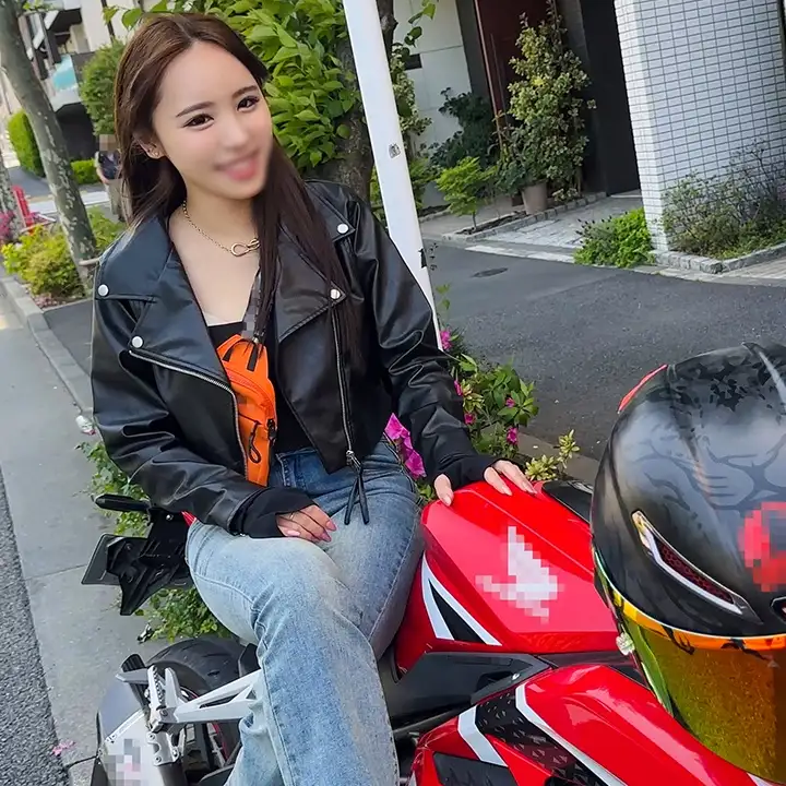 FC2 PPV 4770732  [Limited Price] Her Motorcycle Is A Partner, And She's
