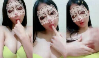 Si Cakep Cia Jilat Tangan Pengen Ngemut