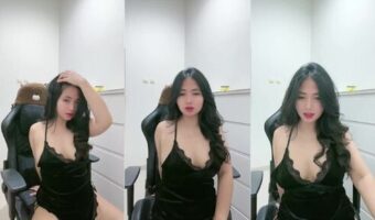 Gak Tahan Bgt Miss Unge Lepas Baju Dong